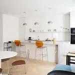 Beautiful bright apartment near Champs Elysées