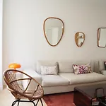 Beautiful bright apartment near Champs Elysées